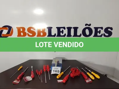 LOTE 165 - 14 CHAVES PHILIPS E FENDA TAMANHOS DIVERSOS, 01 ALICATE AMPERÍMETRO DIGITAL E 01 REPLICA DE COMPRESSOR.  (NO ESTADO) ATENÇÃO! FAZER A VISITAÇÃO ANTES DE ARREMATAR, NÃO SABEMOS SE FUNCIONA, LEILÃO NÃO TEM GARANTIA E NEM DEVOLUÇÃO, SUJEITO A POSSÍVEIS AVARIAS VISÍVEIS/OCULTAS E/OU AUSÊNCIA DE COMPONENTES.