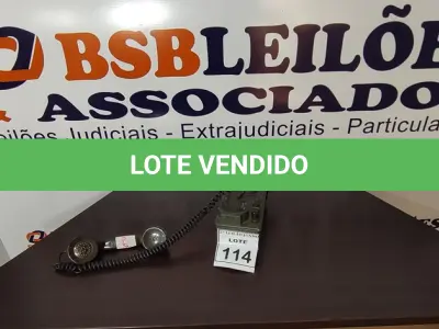 LOTE 114 - 01 TELEFONE ANTIGO. (NO ESTADO) ATENÇÃO! FAZER A VISITAÇÃO ANTES DE ARREMATAR, NÃO SABEMOS SE FUNCIONA, LEILÃO NÃO TEM GARANTIA E NEM DEVOLUÇÃO, SUJEITO A POSSÍVEIS AVARIAS VISÍVEIS/OCULTAS E/OU AUSÊNCIA DE COMPONENTES.