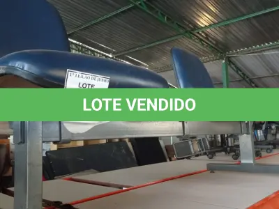 LOTE 337 - 01 LONGARINA COM 03 LUGARES. (NO ESTADO) ATENÇÃO! FAZER A VISITAÇÃO ANTES DE ARREMATAR, NÃO SABEMOS SE FUNCIONA. LEILÃO NÃO TEM GARANTIA E NEM DEVOLUÇÃO, SUJEITO A POSSÍVEIS AVARIAS VISÍVEIS/OCULTAS E/OU AUSÊNCIA DE COMPONENTES.
