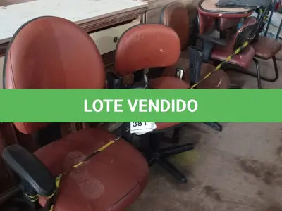 LOTE 381 - 07 CADEIRAS PARA ESCRITÓRIO SENDO 06 GIRATÓRIAS E 01 PÉ FIXO. (NO ESTADO) ATENÇÃO! FAZER A VISITAÇÃO ANTES DE ARREMATAR, NÃO SABEMOS SE FUNCIONA. LEILÃO NÃO TEM GARANTIA E NEM DEVOLUÇÃO, SUJEITO A POSSÍVEIS AVARIAS VISÍVEIS/OCULTAS E/OU AUSÊNCIA DE COMPONENTES.