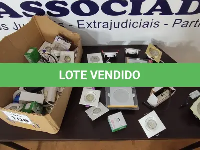 LOTE 108 - 01 LOTE COM VÁRIAS LUMINÁRIAS DE TAMANHOS E MODELOS DIVERSOS. (NO ESTADO) ATENÇÃO! FAZER A VISITAÇÃO ANTES DE ARREMATAR, NÃO SABEMOS SE FUNCIONA, LEILÃO NÃO TEM GARANTIA E NEM DEVOLUÇÃO, SUJEITO A POSSÍVEIS AVARIAS VISÍVEIS/OCULTAS E/OU AUSÊNCIA DE COMPONENTES.
