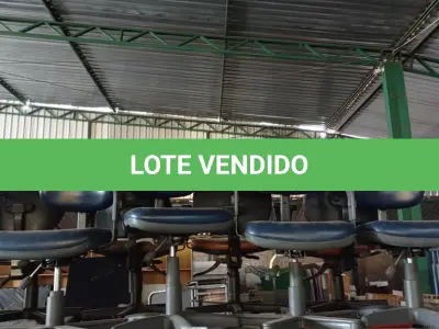 LOTE 357 - 04 CADEIRAS COM PÉS FIXOS GIRATÓRIAS. (NO ESTADO) ATENÇÃO! FAZER A VISITAÇÃO ANTES DE ARREMATAR, NÃO SABEMOS SE FUNCIONA. LEILÃO NÃO TEM GARANTIA E NEM DEVOLUÇÃO, SUJEITO A POSSÍVEIS AVARIAS VISÍVEIS/OCULTAS E/OU AUSÊNCIA DE COMPONENTES.