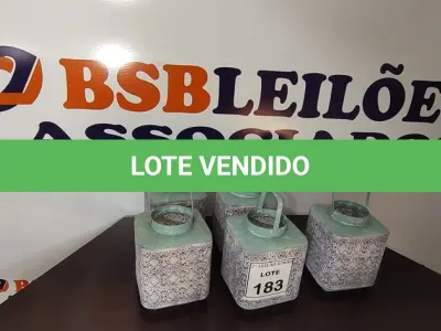 LOTE 183 - 05 VASOS ZARA HOME DECORATIVA. (NO ESTADO) ATENÇÃO! FAZER A VISITAÇÃO ANTES DE ARREMATAR, NÃO SABEMOS SE FUNCIONA, LEILÃO NÃO TEM GARANTIA E NEM DEVOLUÇÃO, SUJEITO A POSSÍVEIS AVARIAS VISÍVEIS/OCULTAS E/OU AUSÊNCIA DE COMPONENTES.