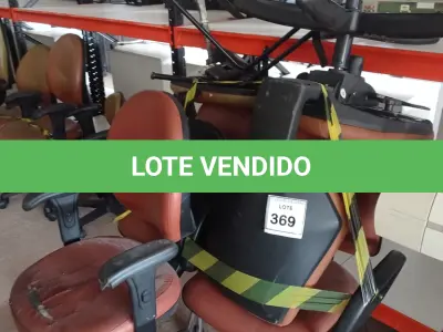 LOTE 369 - 05 CADEIRAS DE ESCRITÓRIO SENDO 02 COM PÉS FIXOS COM AVARIAS. (NO ESTADO) ATENÇÃO! FAZER A VISITAÇÃO ANTES DE ARREMATAR, NÃO SABEMOS SE FUNCIONA. LEILÃO NÃO TEM GARANTIA E NEM DEVOLUÇÃO, SUJEITO A POSSÍVEIS AVARIAS VISÍVEIS/OCULTAS E/OU AUSÊNCIA DE COMPONENTES.