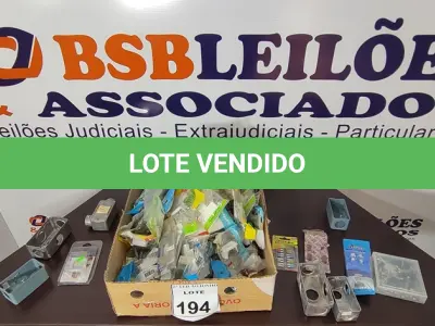 LOTE 194 - 01 LOTE COM MATERIAIS ELÉTRICOS DIVERSOS E 01 CAIXA COM DIVERSOS FUSÍVEIS. (NO ESTADO) ATENÇÃO! FAZER A VISITAÇÃO ANTES DE ARREMATAR, NÃO SABEMOS SE FUNCIONA, LEILÃO NÃO TEM GARANTIA E NEM DEVOLUÇÃO, SUJEITO A POSSÍVEIS AVARIAS VISÍVEIS/OCULTAS E/OU AUSÊNCIA DE COMPONENTES.