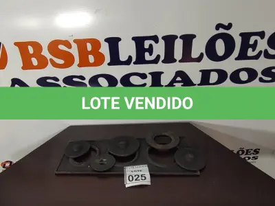 LOTE 025 - 01 CHAPA DE FERRO PRA FOGÃO A LENHA DE 03 FUROS. (NO ESTADO) ATENÇÃO! FAZER A VISITAÇÃO ANTES DE ARREMATAR, NÃO SABEMOS SE FUNCIONA, LEILÃO NÃO TEM GARANTIA E NEM DEVOLUÇÃO, SUJEITO A POSSÍVEIS AVARIAS VISÍVEIS/OCULTAS E/OU AUSÊNCIA DE COMPONENTES.