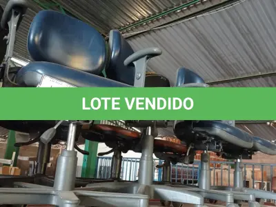 LOTE 357 - 04 CADEIRAS COM PÉS FIXOS GIRATÓRIAS. (NO ESTADO) ATENÇÃO! FAZER A VISITAÇÃO ANTES DE ARREMATAR, NÃO SABEMOS SE FUNCIONA. LEILÃO NÃO TEM GARANTIA E NEM DEVOLUÇÃO, SUJEITO A POSSÍVEIS AVARIAS VISÍVEIS/OCULTAS E/OU AUSÊNCIA DE COMPONENTES.
