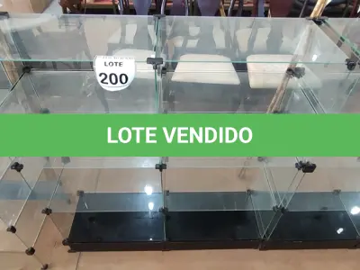 LOTE 200 - 01 VITRINE EXPOSITORA DE VIDRO. (NO ESTADO) ATENÇÃO! FAZER A VISITAÇÃO ANTES DE ARREMATAR, NÃO SABEMOS SE FUNCIONA, LEILÃO NÃO TEM GARANTIA E NEM DEVOLUÇÃO, SUJEITO A POSSÍVEIS AVARIAS VISÍVEIS/OCULTAS E/OU AUSÊNCIA DE COMPONENTES.