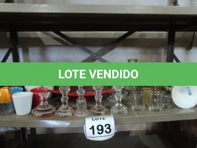 LOTE 193 - 01 LOTE COM VÁRIOS CASTIÇAIS, MINI VASOS DECORATIVOS E UTENSÍLIOS DIVERSOS. (NO ESTADO) ATENÇÃO! FAZER A VISITAÇÃO ANTES DE ARREMATAR, NÃO SABEMOS SE FUNCIONA, LEILÃO NÃO TEM GARANTIA E NEM DEVOLUÇÃO, SUJEITO A POSSÍVEIS AVARIAS VISÍVEIS/OCULTAS E/OU AUSÊNCIA DE COMPONENTES.