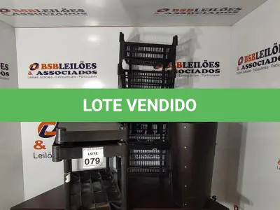 LOTE 079 - 05 CESTAS ORGANIZADORAS, 01 PRATELEIRA DE PLÁSTICO INCOMPLETA E 01 PROTETOR PRA PLANTAS. (NO ESTADO) ATENÇÃO! FAZER A VISITAÇÃO ANTES DE ARREMATAR, NÃO SABEMOS SE FUNCIONA, LEILÃO NÃO TEM GARANTIA E NEM DEVOLUÇÃO, SUJEITO A POSSÍVEIS AVARIAS VISÍVEIS/OCULTAS E/OU AUSÊNCIA DE COMPONENTES.