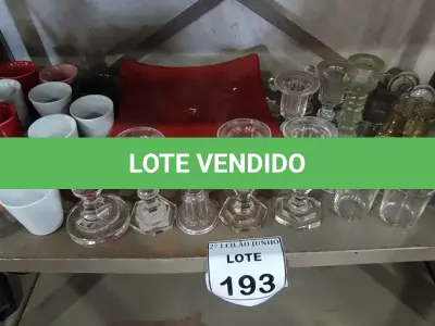 LOTE 193 - 01 LOTE COM VÁRIOS CASTIÇAIS, MINI VASOS DECORATIVOS E UTENSÍLIOS DIVERSOS. (NO ESTADO) ATENÇÃO! FAZER A VISITAÇÃO ANTES DE ARREMATAR, NÃO SABEMOS SE FUNCIONA, LEILÃO NÃO TEM GARANTIA E NEM DEVOLUÇÃO, SUJEITO A POSSÍVEIS AVARIAS VISÍVEIS/OCULTAS E/OU AUSÊNCIA DE COMPONENTES.