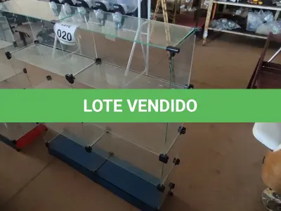 LOTE 020 - 01 VITRINE EXPOSITORA DE VIDRO. (NO ESTADO) ATENÇÃO! FAZER A VISITAÇÃO ANTES DE ARREMATAR, NÃO SABEMOS SE FUNCIONA, LEILÃO NÃO TEM GARANTIA E NEM DEVOLUÇÃO, SUJEITO A POSSÍVEIS AVARIAS VISÍVEIS/OCULTAS E/OU AUSÊNCIA DE COMPONENTES.