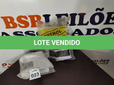 LOTE 023 - 02 PARES DE BOTAS DE BORRACHA NUMERAÇÕES 35 E 38 NA COR BRANCA. (NO ESTADO) ATENÇÃO! FAZER A VISITAÇÃO ANTES DE ARREMATAR, NÃO SABEMOS SE FUNCIONA, LEILÃO NÃO TEM GARANTIA E NEM DEVOLUÇÃO, SUJEITO A POSSÍVEIS AVARIAS VISÍVEIS/OCULTAS E/OU AUSÊNCIA DE COMPONENTES.