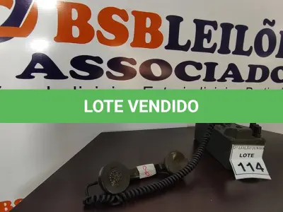 LOTE 114 - 01 TELEFONE ANTIGO. (NO ESTADO) ATENÇÃO! FAZER A VISITAÇÃO ANTES DE ARREMATAR, NÃO SABEMOS SE FUNCIONA, LEILÃO NÃO TEM GARANTIA E NEM DEVOLUÇÃO, SUJEITO A POSSÍVEIS AVARIAS VISÍVEIS/OCULTAS E/OU AUSÊNCIA DE COMPONENTES.