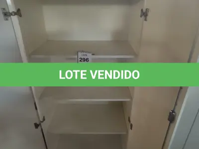 LOTE 296 - 01 ARMÁRIO ALTO PRA ESCRITÓRIO COM 2 PORTAS E 3 COMPARTIMENTOS. (NO ESTADO) ATENÇÃO! FAZER A VISITAÇÃO ANTES DE ARREMATAR, NÃO SABEMOS SE FUNCIONA, LEILÃO NÃO TEM GARANTIA E NEM DEVOLUÇÃO, SUJEITO A POSSÍVEIS AVARIAS VISÍVEIS/OCULTAS E/OU AUSÊNCIA DE COMPONENTES.