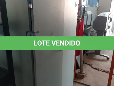 LOTE 328 - 01 ARMÁRIO ALTO PRA ESCRITÓRIO COM 2 PORTAS E 1 COMPARTIMENTO. (NO ESTADO) ATENÇÃO! FAZER A VISITAÇÃO ANTES DE ARREMATAR, NÃO SABEMOS SE FUNCIONA, LEILÃO NÃO TEM GARANTIA E NEM DEVOLUÇÃO, SUJEITO A POSSÍVEIS AVARIAS VISÍVEIS/OCULTAS E/OU AUSÊNCIA DE COMPONENTES.