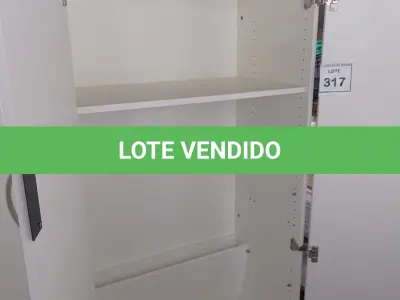 LOTE 317 - 01 ARMÁRIO ALTO PRA ESCRITÓRIO COM 2 PORTAS E 3 COMPARTIMENTOS. (NO ESTADO) ATENÇÃO! FAZER A VISITAÇÃO ANTES DE ARREMATAR, NÃO SABEMOS SE FUNCIONA, LEILÃO NÃO TEM GARANTIA E NEM DEVOLUÇÃO, SUJEITO A POSSÍVEIS AVARIAS VISÍVEIS/OCULTAS E/OU AUSÊNCIA DE COMPONENTES.