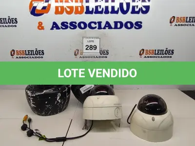LOTE 289 - 04 CÂMERAS DE SEGURANÇA DOME MARCAS E MODELOS DIVERSOS. (NO ESTADO) ATENÇÃO! FAZER A VISITAÇÃO ANTES DE ARREMATAR, NÃO SABEMOS SE FUNCIONA, LEILÃO NÃO TEM GARANTIA E NEM DEVOLUÇÃO, SUJEITO A POSSÍVEIS AVARIAS VISÍVEIS/OCULTAS E/OU AUSÊNCIA DE COMPONENTES.