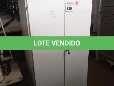 LOTE 325 - 01 ARMÁRIO ALTO PRA ESCRITÓRIO COM 02 PORTAS PARA PASTAS SUSPENSAS. (NO ESTADO) ATENÇÃO! FAZER A VISITAÇÃO ANTES DE ARREMATAR, NÃO SABEMOS SE FUNCIONA, LEILÃO NÃO TEM GARANTIA E NEM DEVOLUÇÃO, SUJEITO A POSSÍVEIS AVARIAS VISÍVEIS/OCULTAS E/OU AUSÊNCIA DE COMPONENTES.