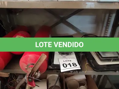 LOTE 018 - 03 EXTINTORES DE INCÊNDIO, 08 REFLETORES LED TAMANHOS DIVERSOS E 01 LUMINÁRIA DE CHÃO. (NO ESTADO) ATENÇÃO! FAZER A VISITAÇÃO ANTES DE ARREMATAR, NÃO SABEMOS SE FUNCIONA, LEILÃO NÃO TEM GARANTIA E NEM DEVOLUÇÃO, SUJEITO A POSSÍVEIS AVARIAS VISÍVEIS/OCULTAS E/OU AUSÊNCIA DE COMPONENTES.