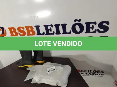 LOTE 085 - 02 PARES DE BOTAS DE BORRACHA NUMERAÇÕES 38 E 41 NAS CORES PRETA E BRANCO. (NO ESTADO) ATENÇÃO! FAZER A VISITAÇÃO ANTES DE ARREMATAR, NÃO SABEMOS SE FUNCIONA, LEILÃO NÃO TEM GARANTIA E NEM DEVOLUÇÃO, SUJEITO A POSSÍVEIS AVARIAS VISÍVEIS/OCULTAS E/OU AUSÊNCIA DE COMPONENTES.