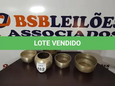LOTE 182 - 05 CACHEPOT DE ALUMÍNIO. (NO ESTADO) ATENÇÃO! FAZER A VISITAÇÃO ANTES DE ARREMATAR, NÃO SABEMOS SE FUNCIONA, LEILÃO NÃO TEM GARANTIA E NEM DEVOLUÇÃO, SUJEITO A POSSÍVEIS AVARIAS VISÍVEIS/OCULTAS E/OU AUSÊNCIA DE COMPONENTES.