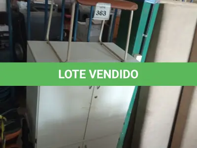 LOTE 363 - 02 ARMÁRIOS BAIXOS PRA ESCRITÓRIO 2 PORTAS CADA E 01 CADEIRA COM PÉS FIXOS. (NO ESTADO) ATENÇÃO! FAZER A VISITAÇÃO ANTES DE ARREMATAR, NÃO SABEMOS SE FUNCIONA. LEILÃO NÃO TEM GARANTIA E NEM DEVOLUÇÃO, SUJEITO A POSSÍVEIS AVARIAS VISÍVEIS/OCULTAS E/OU AUSÊNCIA DE COMPONENTES.