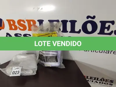 LOTE 023 - 02 PARES DE BOTAS DE BORRACHA NUMERAÇÕES 35 E 38 NA COR BRANCA. (NO ESTADO) ATENÇÃO! FAZER A VISITAÇÃO ANTES DE ARREMATAR, NÃO SABEMOS SE FUNCIONA, LEILÃO NÃO TEM GARANTIA E NEM DEVOLUÇÃO, SUJEITO A POSSÍVEIS AVARIAS VISÍVEIS/OCULTAS E/OU AUSÊNCIA DE COMPONENTES.