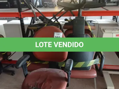 LOTE 369 - 05 CADEIRAS DE ESCRITÓRIO SENDO 02 COM PÉS FIXOS COM AVARIAS. (NO ESTADO) ATENÇÃO! FAZER A VISITAÇÃO ANTES DE ARREMATAR, NÃO SABEMOS SE FUNCIONA. LEILÃO NÃO TEM GARANTIA E NEM DEVOLUÇÃO, SUJEITO A POSSÍVEIS AVARIAS VISÍVEIS/OCULTAS E/OU AUSÊNCIA DE COMPONENTES.