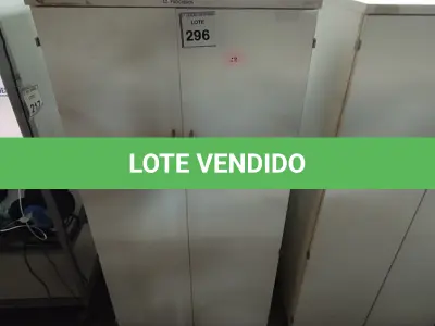 LOTE 296 - 01 ARMÁRIO ALTO PRA ESCRITÓRIO COM 2 PORTAS E 3 COMPARTIMENTOS. (NO ESTADO) ATENÇÃO! FAZER A VISITAÇÃO ANTES DE ARREMATAR, NÃO SABEMOS SE FUNCIONA, LEILÃO NÃO TEM GARANTIA E NEM DEVOLUÇÃO, SUJEITO A POSSÍVEIS AVARIAS VISÍVEIS/OCULTAS E/OU AUSÊNCIA DE COMPONENTES.