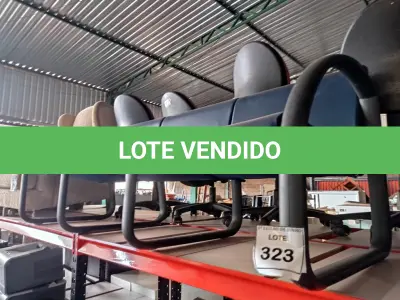LOTE 323 - 01 LONGARINA 03 LUGARES. (NO ESTADO) ATENÇÃO! FAZER A VISITAÇÃO ANTES DE ARREMATAR, NÃO SABEMOS SE FUNCIONA, LEILÃO NÃO TEM GARANTIA E NEM DEVOLUÇÃO, SUJEITO A POSSÍVEIS AVARIAS VISÍVEIS/OCULTAS E/OU AUSÊNCIA DE COMPONENTES.