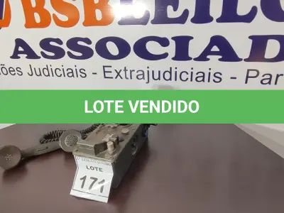 LOTE 171 - 01 TELEFONE ANTIGO. (NO ESTADO) ATENÇÃO! FAZER A VISITAÇÃO ANTES DE ARREMATAR, NÃO SABEMOS SE FUNCIONA, LEILÃO NÃO TEM GARANTIA E NEM DEVOLUÇÃO, SUJEITO A POSSÍVEIS AVARIAS VISÍVEIS/OCULTAS E/OU AUSÊNCIA DE COMPONENTES.