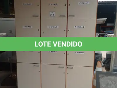 LOTE 311 - 01 ARMÁRIO EM MADEIRA COM 12 PORTAS. (NO ESTADO) ATENÇÃO! FAZER A VISITAÇÃO ANTES DE ARREMATAR, NÃO SABEMOS SE FUNCIONA, LEILÃO NÃO TEM GARANTIA E NEM DEVOLUÇÃO, SUJEITO A POSSÍVEIS AVARIAS VISÍVEIS/OCULTAS E/OU AUSÊNCIA DE COMPONENTES.