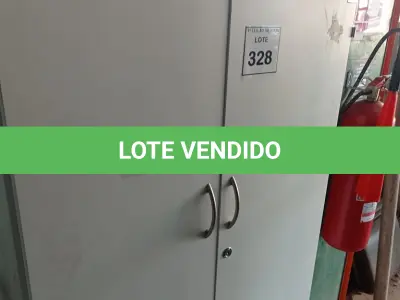 LOTE 328 - 01 ARMÁRIO ALTO PRA ESCRITÓRIO COM 2 PORTAS E 1 COMPARTIMENTO. (NO ESTADO) ATENÇÃO! FAZER A VISITAÇÃO ANTES DE ARREMATAR, NÃO SABEMOS SE FUNCIONA, LEILÃO NÃO TEM GARANTIA E NEM DEVOLUÇÃO, SUJEITO A POSSÍVEIS AVARIAS VISÍVEIS/OCULTAS E/OU AUSÊNCIA DE COMPONENTES.
