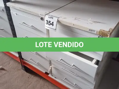 LOTE 354 - 02 GAVETEIROS COM 04 GAVETAS CADA. (NO ESTADO) ATENÇÃO! FAZER A VISITAÇÃO ANTES DE ARREMATAR, NÃO SABEMOS SE FUNCIONA. LEILÃO NÃO TEM GARANTIA E NEM DEVOLUÇÃO, SUJEITO A POSSÍVEIS AVARIAS VISÍVEIS/OCULTAS E/OU AUSÊNCIA DE COMPONENTES.