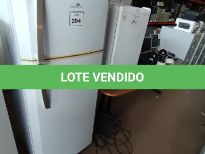 LOTE 294 - 01 GELADEIRA 220V FROST FREE CONTINENTAL. (NO ESTADO) ATENÇÃO! FAZER A VISITAÇÃO ANTES DE ARREMATAR, NÃO SABEMOS SE FUNCIONA, LEILÃO NÃO TEM GARANTIA E NEM DEVOLUÇÃO, SUJEITO A POSSÍVEIS AVARIAS VISÍVEIS/OCULTAS E/OU AUSÊNCIA DE COMPONENTES.