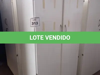 LOTE 313 - 01 ARMÁRIO ALTO PRA ESCRITÓRIO COM 2 PORTAS E 3 COMPARTIMENTOS. (NO ESTADO) ATENÇÃO! FAZER A VISITAÇÃO ANTES DE ARREMATAR, NÃO SABEMOS SE FUNCIONA, LEILÃO NÃO TEM GARANTIA E NEM DEVOLUÇÃO, SUJEITO A POSSÍVEIS AVARIAS VISÍVEIS/OCULTAS E/OU AUSÊNCIA DE COMPONENTES.