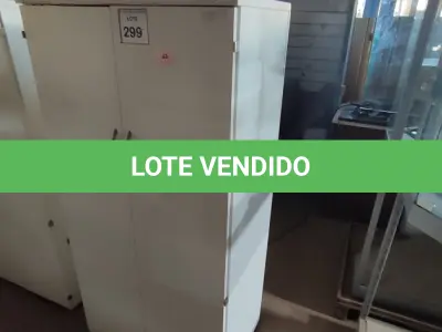 LOTE 299 - 01 ARMÁRIO ALTO PRA ESCRITÓRIO COM 2 PORTAS E 3 COMPARTIMENTOS. (NO ESTADO) ATENÇÃO! FAZER A VISITAÇÃO ANTES DE ARREMATAR, NÃO SABEMOS SE FUNCIONA, LEILÃO NÃO TEM GARANTIA E NEM DEVOLUÇÃO, SUJEITO A POSSÍVEIS AVARIAS VISÍVEIS/OCULTAS E/OU AUSÊNCIA DE COMPONENTES.