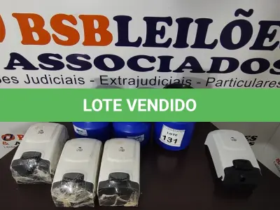 LOTE 131 - 04 DISPENSES PARA SABÃO E 03 GALÕES COM TAMPA DE TAMANHOS DIVERSOS. (NO ESTADO) ATENÇÃO! FAZER A VISITAÇÃO ANTES DE ARREMATAR, NÃO SABEMOS SE FUNCIONA, LEILÃO NÃO TEM GARANTIA E NEM DEVOLUÇÃO, SUJEITO A POSSÍVEIS AVARIAS VISÍVEIS/OCULTAS E/OU AUSÊNCIA DE COMPONENTES.