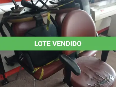 LOTE 369 - 05 CADEIRAS DE ESCRITÓRIO SENDO 02 COM PÉS FIXOS COM AVARIAS. (NO ESTADO) ATENÇÃO! FAZER A VISITAÇÃO ANTES DE ARREMATAR, NÃO SABEMOS SE FUNCIONA. LEILÃO NÃO TEM GARANTIA E NEM DEVOLUÇÃO, SUJEITO A POSSÍVEIS AVARIAS VISÍVEIS/OCULTAS E/OU AUSÊNCIA DE COMPONENTES.