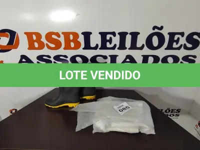 LOTE 085 - 02 PARES DE BOTAS DE BORRACHA NUMERAÇÕES 38 E 41 NAS CORES PRETA E BRANCO. (NO ESTADO) ATENÇÃO! FAZER A VISITAÇÃO ANTES DE ARREMATAR, NÃO SABEMOS SE FUNCIONA, LEILÃO NÃO TEM GARANTIA E NEM DEVOLUÇÃO, SUJEITO A POSSÍVEIS AVARIAS VISÍVEIS/OCULTAS E/OU AUSÊNCIA DE COMPONENTES.