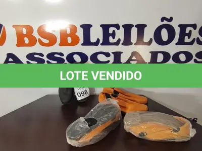LOTE 098 - 04 PARES DE BOTA DE COURO SINTÉTICO NUMERAÇÕES 38 E 43. (NO ESTADO) ATENÇÃO! FAZER A VISITAÇÃO ANTES DE ARREMATAR, NÃO SABEMOS SE FUNCIONA, LEILÃO NÃO TEM GARANTIA E NEM DEVOLUÇÃO, SUJEITO A POSSÍVEIS AVARIAS VISÍVEIS/OCULTAS E/OU AUSÊNCIA DE COMPONENTES.