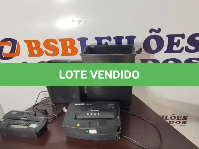 LOTE 013 - 02 FRAGMENTADORAS DE PAPEL SENDO 01 MARCA AURORA E 01 MARCA SECRETA. (NO ESTADO) ATENÇÃO! FAZER A VISITAÇÃO ANTES DE ARREMATAR, NÃO SABEMOS SE FUNCIONA, LEILÃO NÃO TEM GARANTIA E NEM DEVOLUÇÃO, SUJEITO A POSSÍVEIS AVARIAS VISÍVEIS/OCULTAS E/OU AUSÊNCIA DE COMPONENTES.