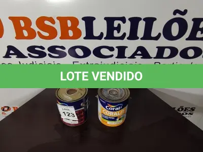 LOTE 123 - 02 LATAS DE TINTA MARCA CORAL PARA ESMALTE SINTÉTICO, MADEIRA E METAL NAS CORES ACETINADO E BRILHANTE COM 3,2L CADA.  (NO ESTADO) ATENÇÃO! FAZER A VISITAÇÃO ANTES DE ARREMATAR, NÃO SABEMOS SE FUNCIONA, LEILÃO NÃO TEM GARANTIA E NEM DEVOLUÇÃO, SUJEITO A POSSÍVEIS AVARIAS VISÍVEIS/OCULTAS E/OU AUSÊNCIA DE COMPONENTES.