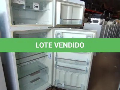 LOTE 294 - 01 GELADEIRA 220V FROST FREE CONTINENTAL. (NO ESTADO) ATENÇÃO! FAZER A VISITAÇÃO ANTES DE ARREMATAR, NÃO SABEMOS SE FUNCIONA, LEILÃO NÃO TEM GARANTIA E NEM DEVOLUÇÃO, SUJEITO A POSSÍVEIS AVARIAS VISÍVEIS/OCULTAS E/OU AUSÊNCIA DE COMPONENTES.
