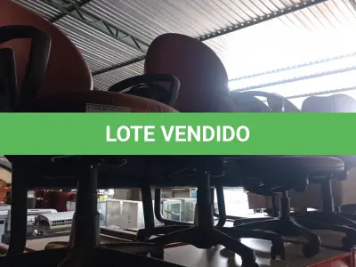 LOTE 374 - 04 CADEIRAS PARA ESCRITÓRIO GIRATÓRIAS. (NO ESTADO) ATENÇÃO! FAZER A VISITAÇÃO ANTES DE ARREMATAR, NÃO SABEMOS SE FUNCIONA. LEILÃO NÃO TEM GARANTIA E NEM DEVOLUÇÃO, SUJEITO A POSSÍVEIS AVARIAS VISÍVEIS/OCULTAS E/OU AUSÊNCIA DE COMPONENTES.