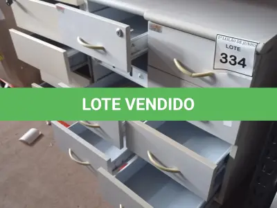 LOTE 334 - 03 GAVETEIROS COM 04 GAVETAS CADA. (NO ESTADO) ATENÇÃO! FAZER A VISITAÇÃO ANTES DE ARREMATAR, NÃO SABEMOS SE FUNCIONA. LEILÃO NÃO TEM GARANTIA E NEM DEVOLUÇÃO, SUJEITO A POSSÍVEIS AVARIAS VISÍVEIS/OCULTAS E/OU AUSÊNCIA DE COMPONENTES.