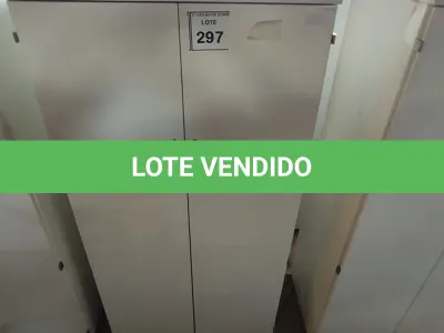 LOTE 297 - 01 ARMÁRIO ALTO PRA ESCRITÓRIO COM 2 PORTAS E 2 COMPARTIMENTOS. (NO ESTADO) ATENÇÃO! FAZER A VISITAÇÃO ANTES DE ARREMATAR, NÃO SABEMOS SE FUNCIONA, LEILÃO NÃO TEM GARANTIA E NEM DEVOLUÇÃO, SUJEITO A POSSÍVEIS AVARIAS VISÍVEIS/OCULTAS E/OU AUSÊNCIA DE COMPONENTES.