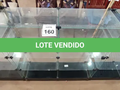 LOTE 160 - 01 VITRINE EXPOSITORA DE VIDRO. (NO ESTADO) ATENÇÃO! FAZER A VISITAÇÃO ANTES DE ARREMATAR, NÃO SABEMOS SE FUNCIONA, LEILÃO NÃO TEM GARANTIA E NEM DEVOLUÇÃO, SUJEITO A POSSÍVEIS AVARIAS VISÍVEIS/OCULTAS E/OU AUSÊNCIA DE COMPONENTES.