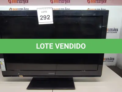 LOTE 292 - 01 TV 32’’ PANASONIC. (NO ESTADO) ATENÇÃO! FAZER A VISITAÇÃO ANTES DE ARREMATAR, NÃO SABEMOS SE FUNCIONA, LEILÃO NÃO TEM GARANTIA E NEM DEVOLUÇÃO, SUJEITO A POSSÍVEIS AVARIAS VISÍVEIS/OCULTAS E/OU AUSÊNCIA DE COMPONENTES.